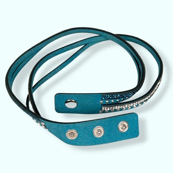 (2/$20) Bedazzled Long Turquoise Snap Bracelet - Picture 3 of 5